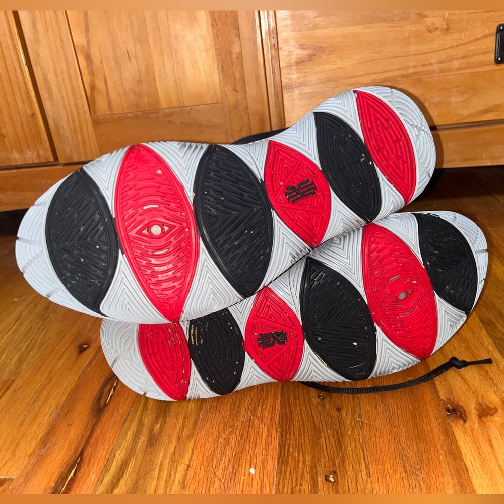 COPY - Mens Nike Kyrie 5 Athletic Shoe - Picture 4 of 7